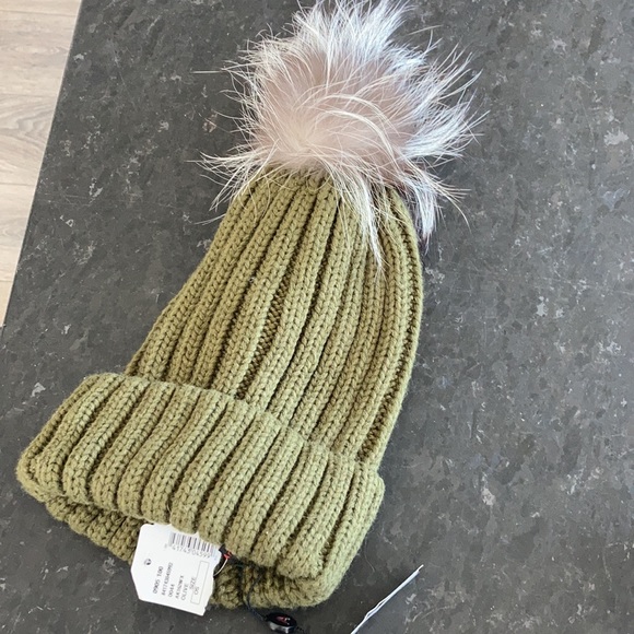 Greet winter hat with real silver fox pom - Picture 3 of 4